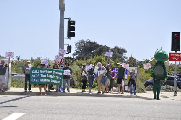 Malibu residents protest lagoon project