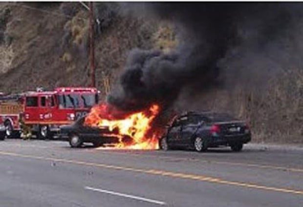Man pulls victims from cars after deadly crash