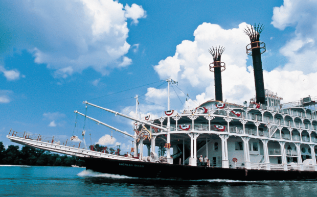 Rolling down the Mississippi River on a stylish steamer
