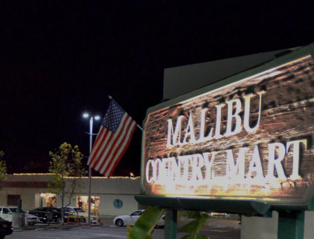 Video: Country Mart Installs LED Parking Lot Lights