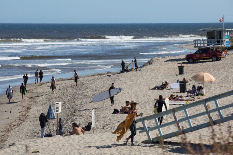 Beachgoers Flout Rules as Public Spaces Reopen