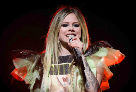 Canadian Singer-Songwriter Avril Lavigne Buys House Overlooking Zuma Beach