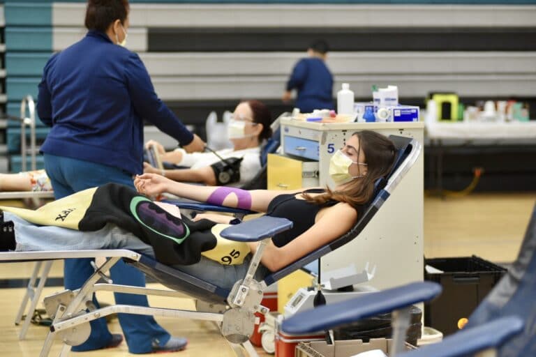 Malibu High students give back Malibu High students give back