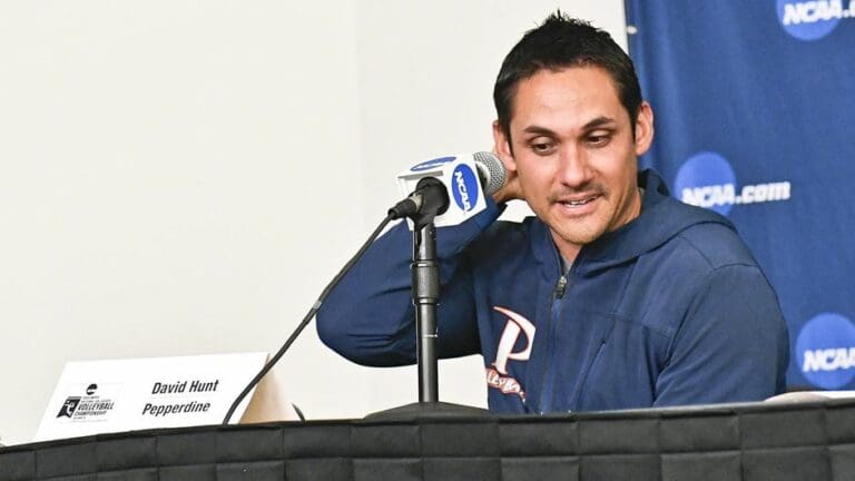 Hunt leaves Pepperdine men’s volleyball for Texas