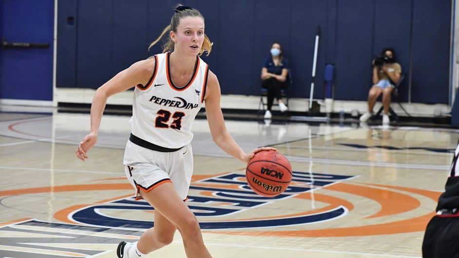 Waves womens basketball player Eve Braslis was named to the WCC All Academic first team. Photo by Sarah Otteman.