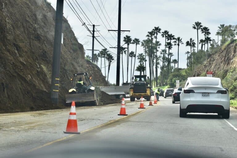 Alternative lane closures on Malibu Canyon for debris cleanup