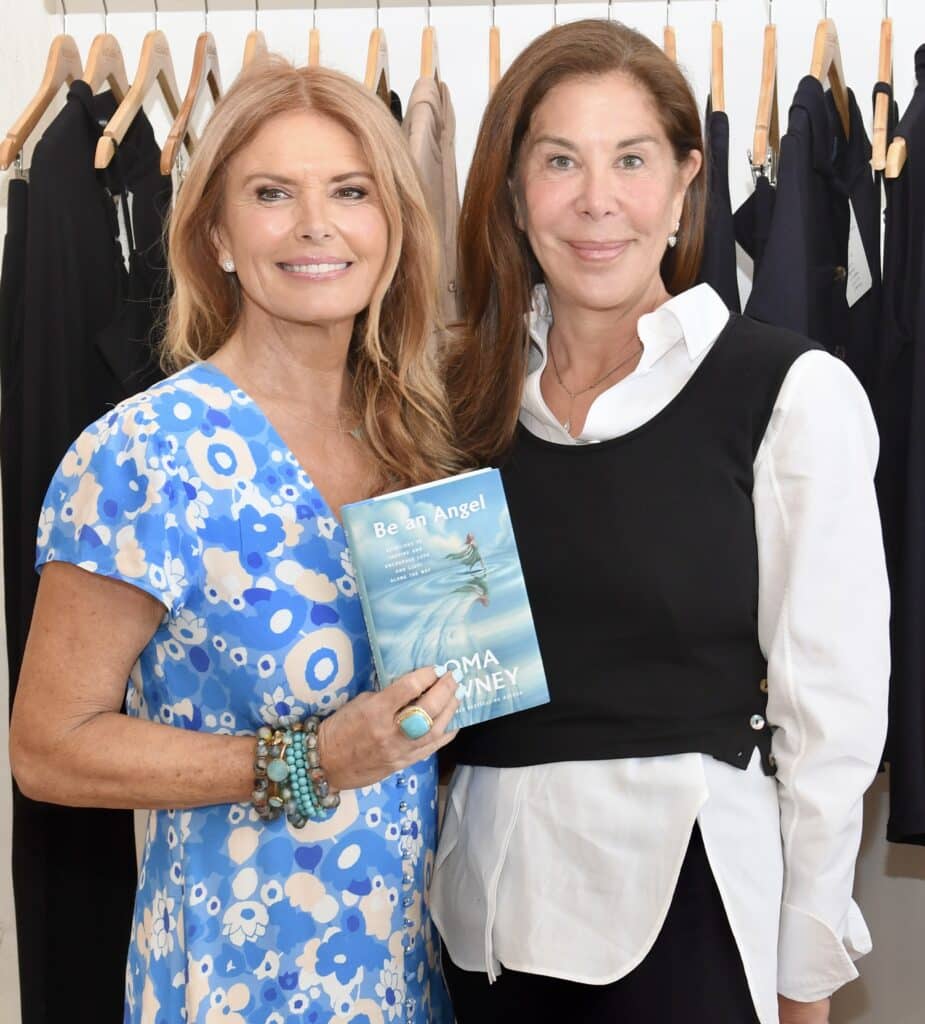 2023 Roma Downey Book Signing Julie Ellerton TMT7