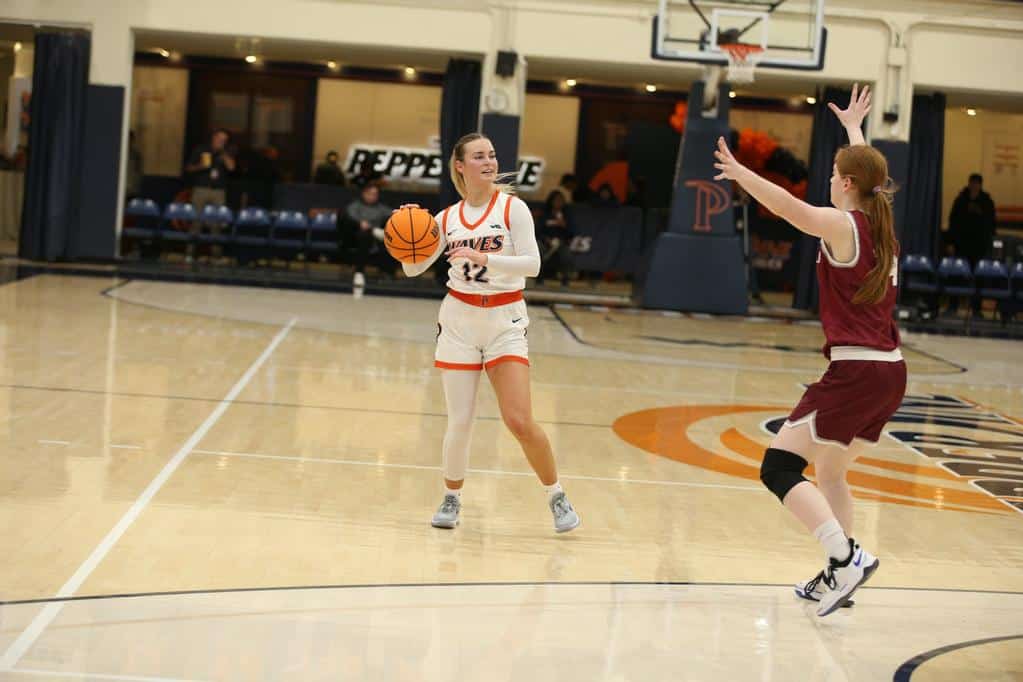 2 Graduate transfer Marly Walls had 12 assists in Pepperdine s win over Santa Clara. Photo by Jeff Golden