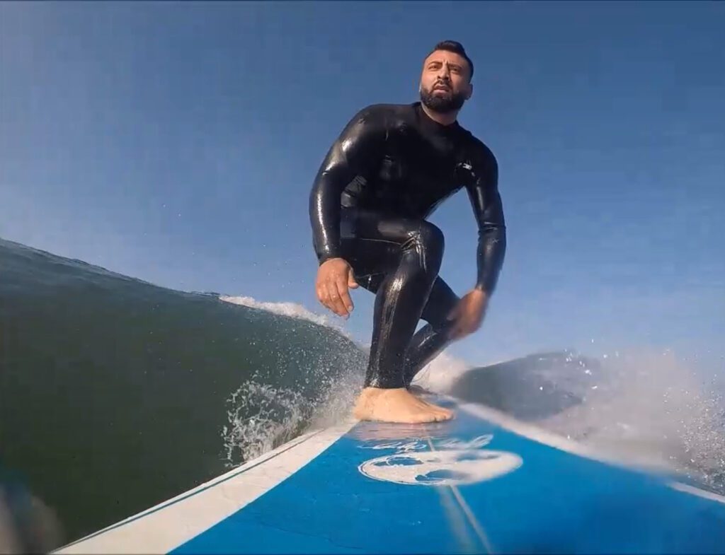 Fernando Surfing