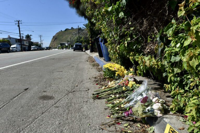 Malibu community mourns four Pepperdine students killed on PCH Malibu community mourns four Pepperdine students killed on PCH