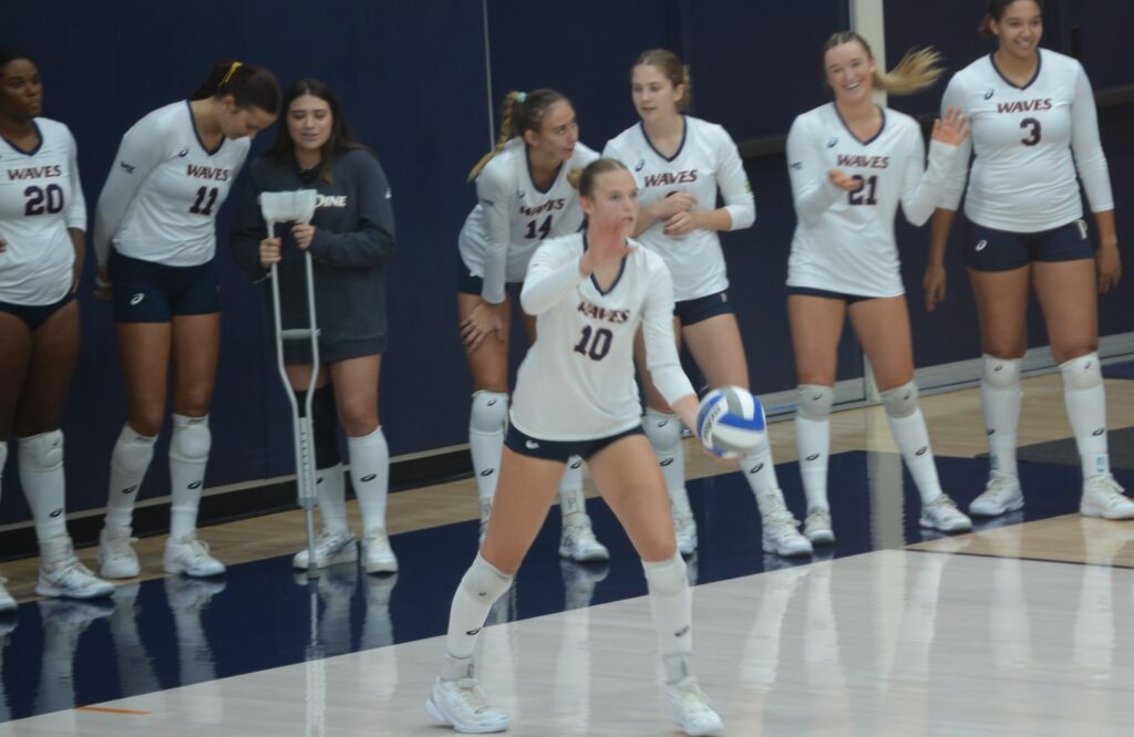 Waves sophomore Emily Hellmuth serves against San Francisco. Photo by McKenzie Jackson