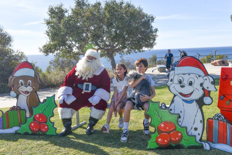 City of Malibu hosts second annual Santa Paws event at Malibu Bluffs Park City of Malibu hosts second annual Santa Paws event at Malibu Bluffs Park