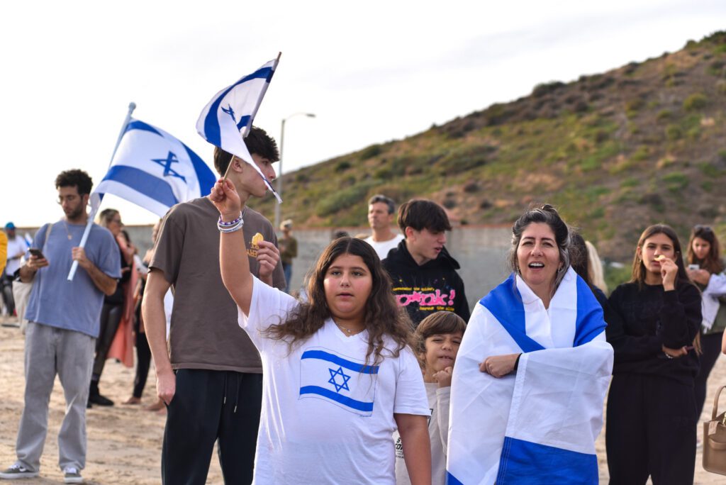 09 Paddle Out for Israel SamBravo