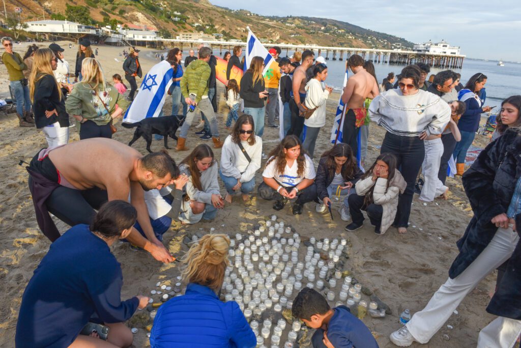 32 Paddle Out for Israel SamBravo