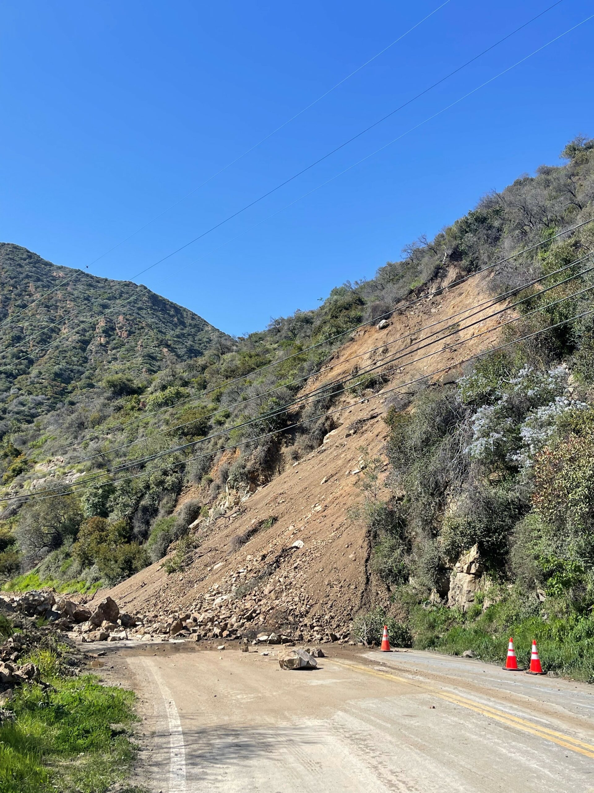 One lane open after rockslide shuts down Pacific Coast Highway in
