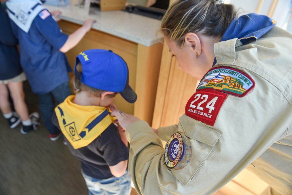 02 Cub Scouts Visit City Hall SamBravo