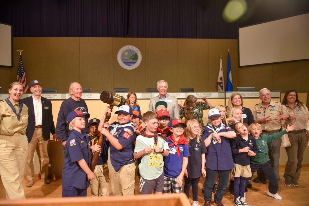 24 Cub Scouts Visit City Hall SamBravo