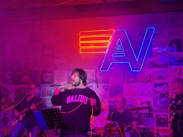 ‘Some Kind of Wonderful’! The New Old’s concert delights locals