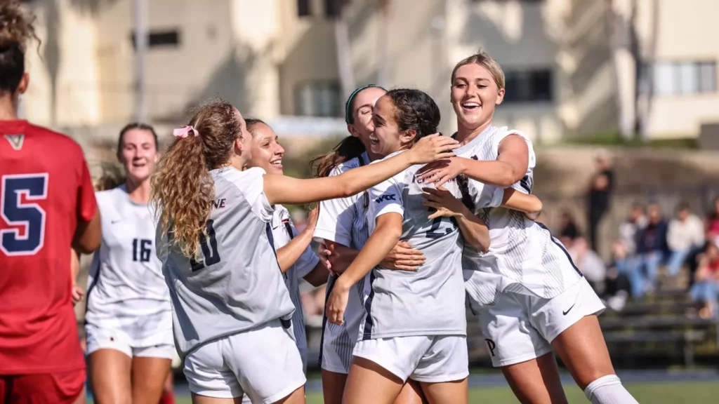 Four Waves scored in their win over Pacific on Oct. 12. Photo by Kennedy Duke 1