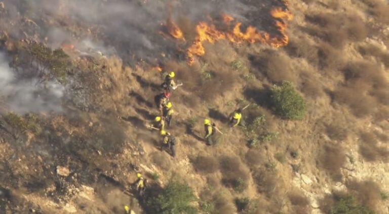 Brush fire in Agoura Hills, no current threats to Malibu 