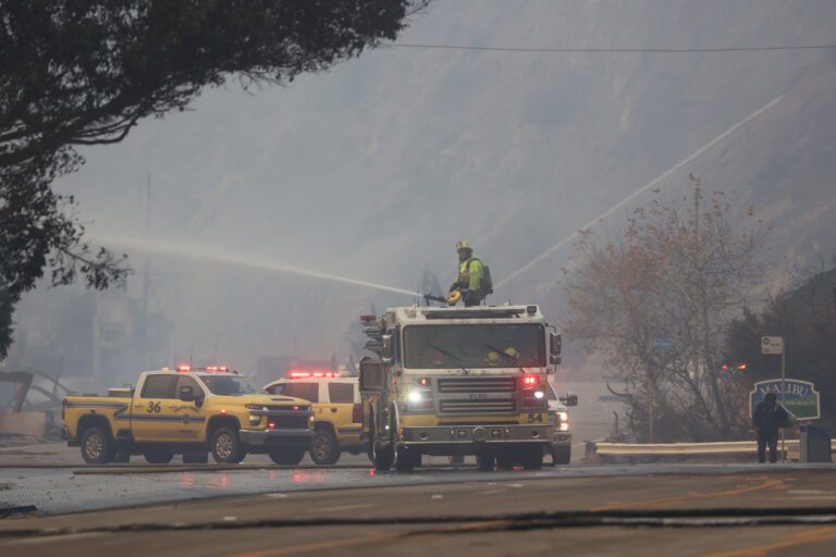 Santa Ana Winds trigger Air Quality Concerns: Advisory Warns of Toxic Dust and Ash Santa Ana Winds trigger Air Quality Concerns: Advisory Warns of Toxic Dust and Ash