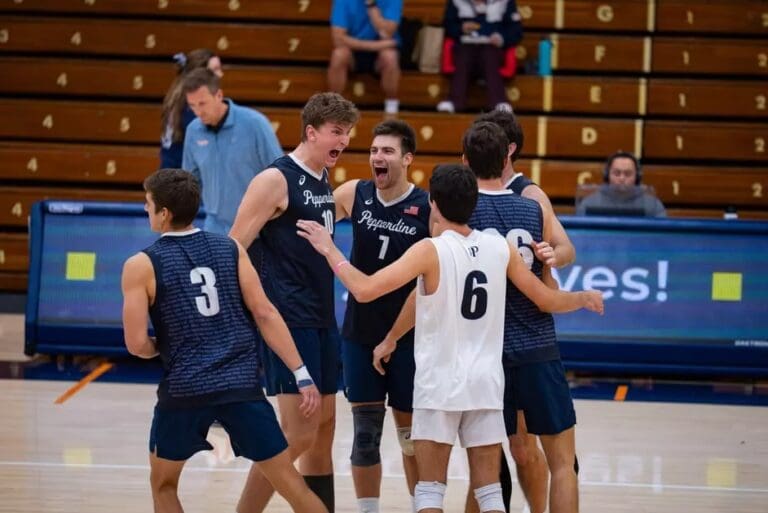 Men’s volleyball kicks off season with sweeping victories