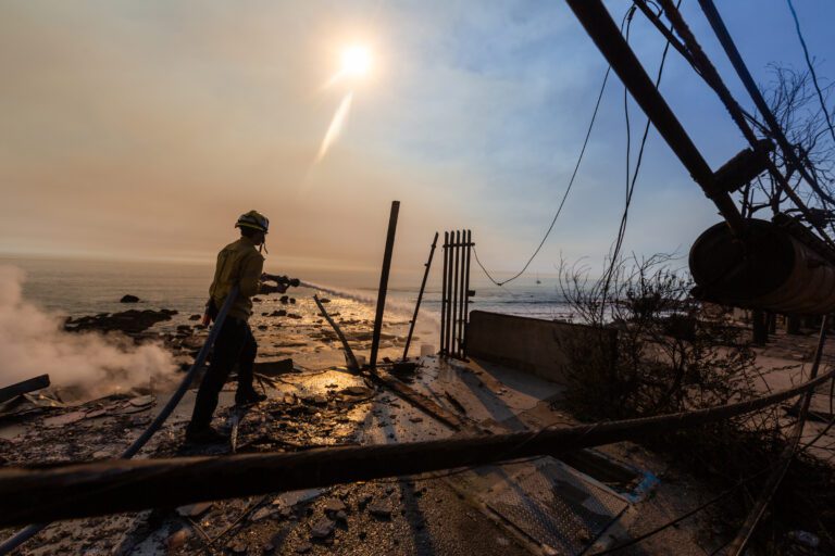 Palisades Fire Update: Red Flag Warning Continues Amid Challenging Conditions 4pm Palisades Fire Update: Red Flag Warning Continues Amid Challenging Conditions 4pm
