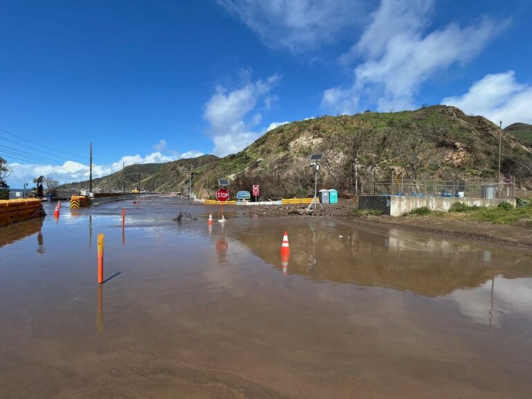  Pacific Coast Highway affected by flooding, debris 