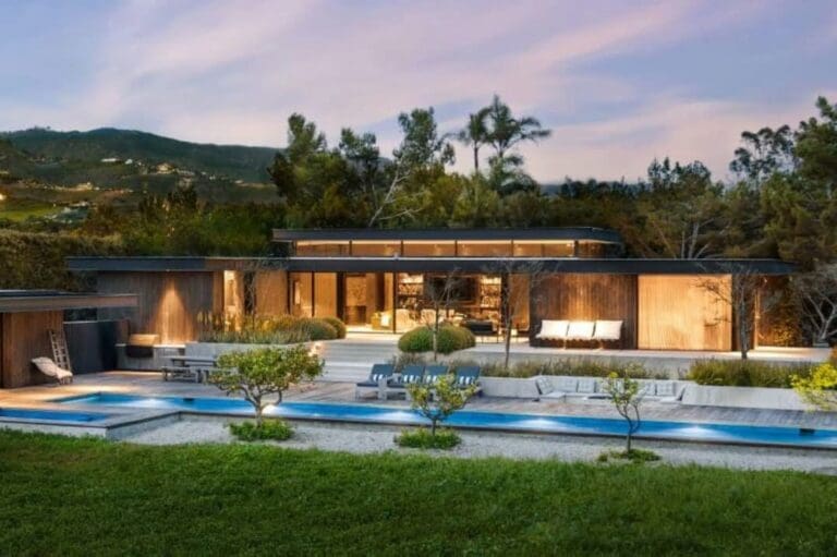 David Duchovny lists Malibu home